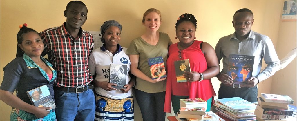 DON DES LIVRES POUR LA BIBLIOTHEQUE DE CONGO PEACE NETWORK
