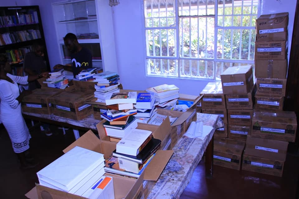 La bibliothèque de Congo Peace Network vient d’acquérir un nouveau lot des livres très rares de différents domaines